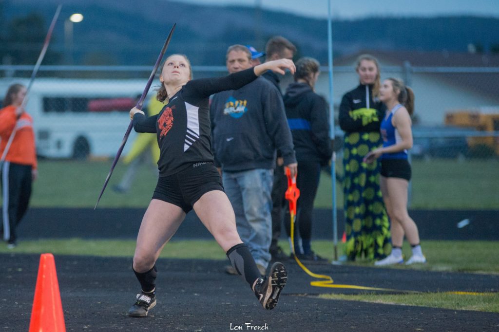 Taft High’s Knott breaks own school javelin record