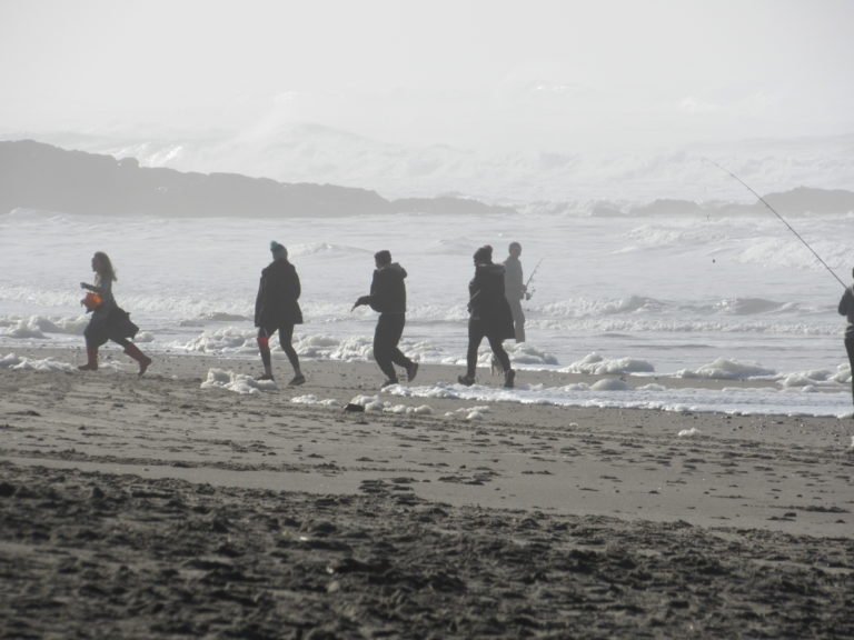 Sunshine: Humans sighted on Lincoln City beaches