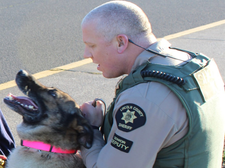 K9 police dog Bonni apprehends fleeing subject near Lincoln City