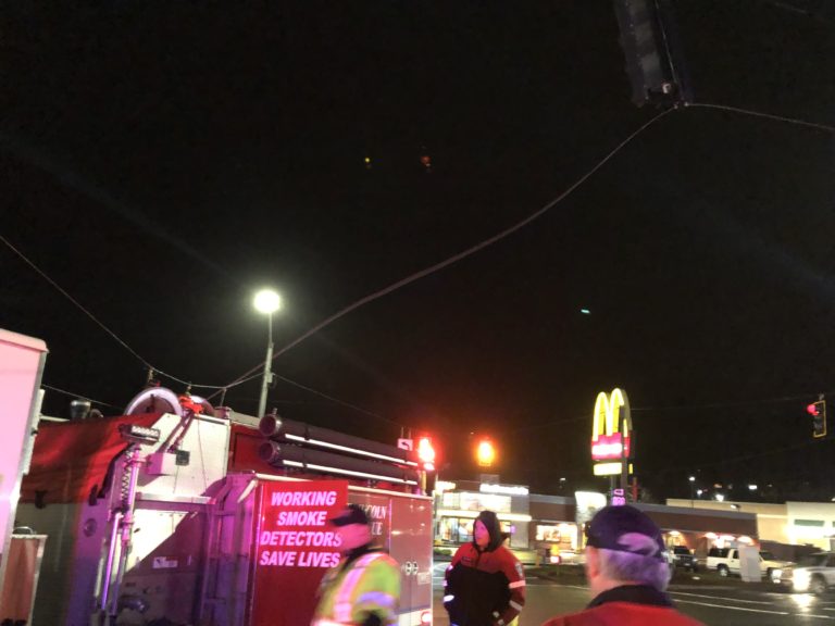 Winds cause traffic signal cable failure at Logan Road and 101