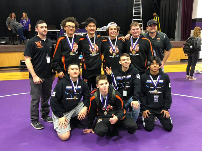 Taft wrestling team advances school-record eight to State