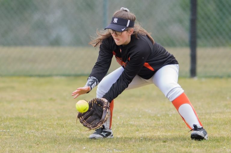 Taft softball team swamps Yamhill-Carlton in rainy road win
