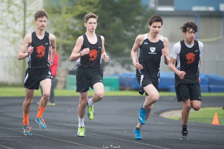 Taft boys, girls finish third in last prep meet for District track finals