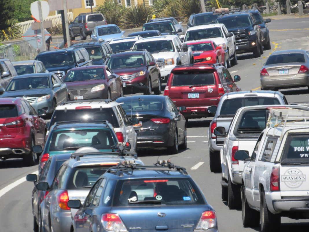 Traffic moving along Highway 101 in Lincoln City
