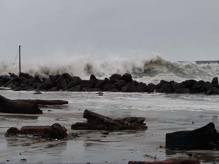 Don’t get caught off guard: NWS warns of sneaker waves