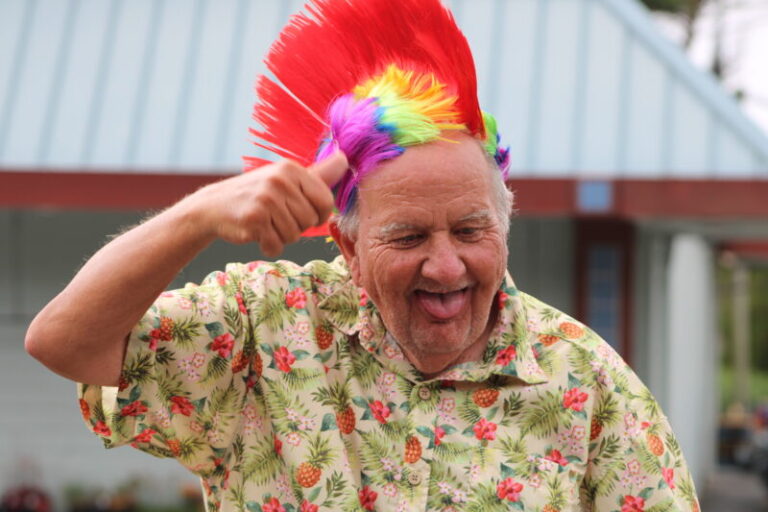 ‘Dancing Man of Lincoln City’ draws honks and smiles