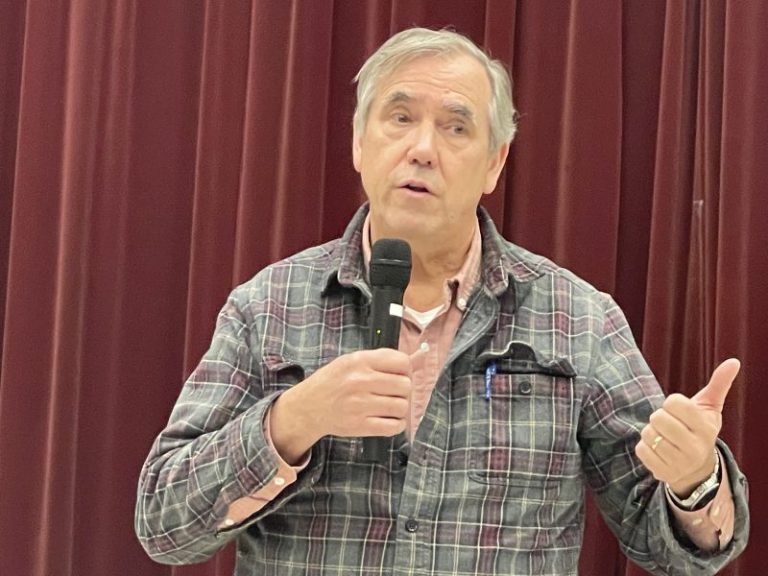 Town hall: Senator Merkley fields questions in Lincoln City